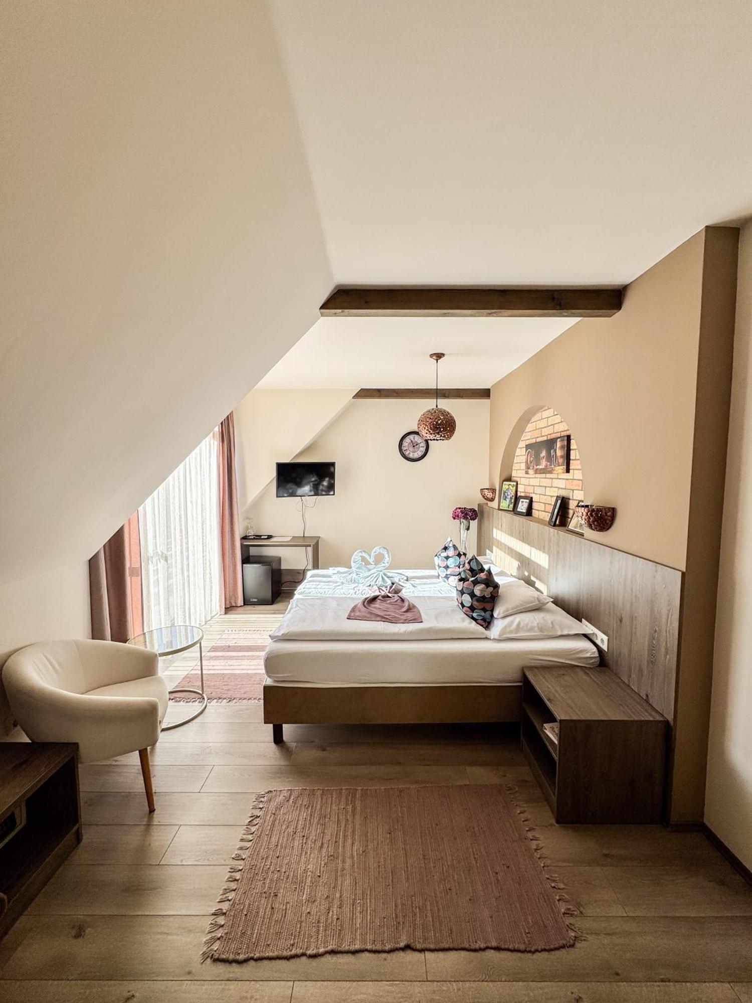 Bed and Breakfast Dreko Panzió&Borbisztró Győrújbarát Exterior foto