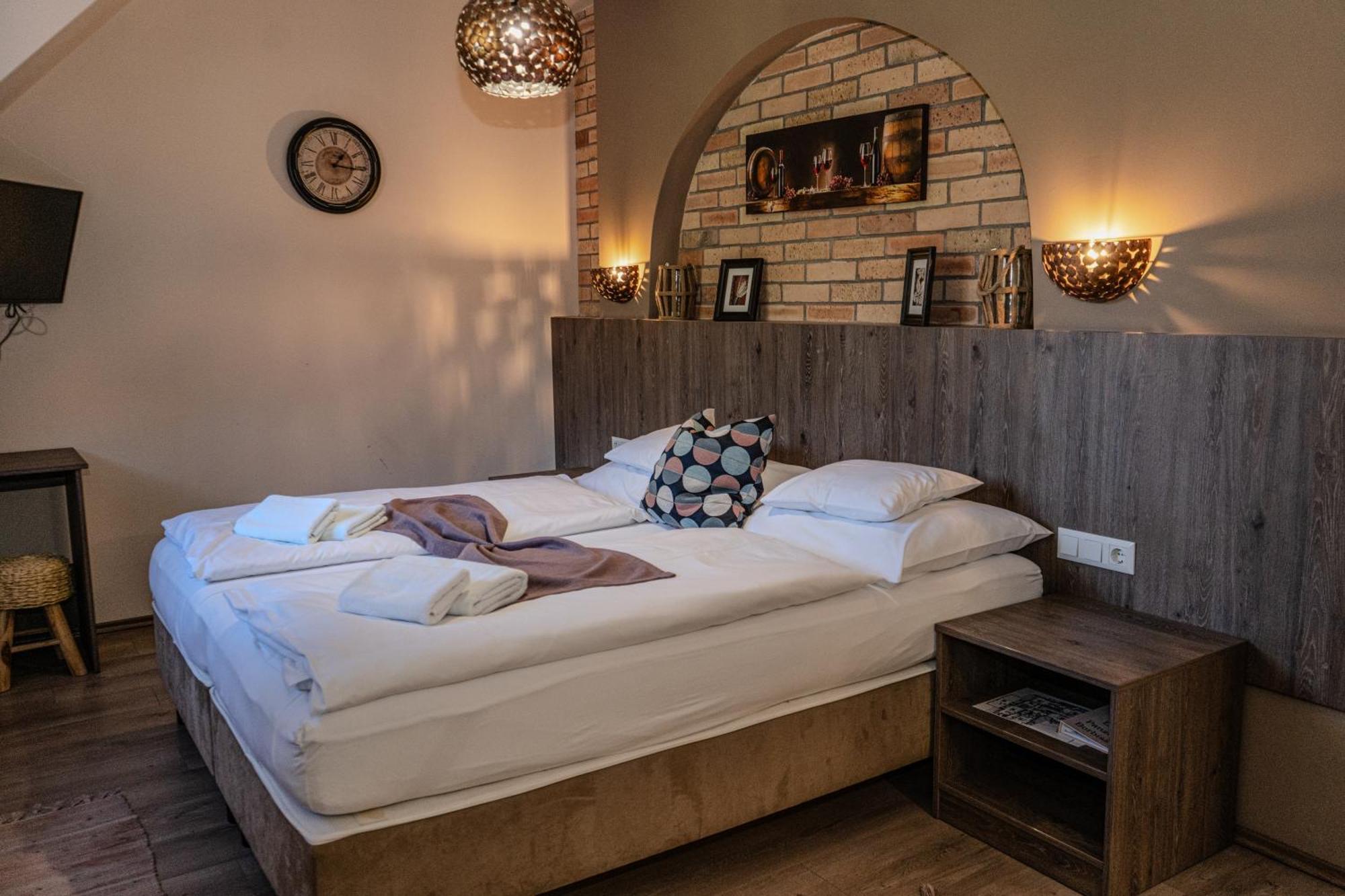Bed and Breakfast Dreko Panzió&Borbisztró Győrújbarát Exterior foto