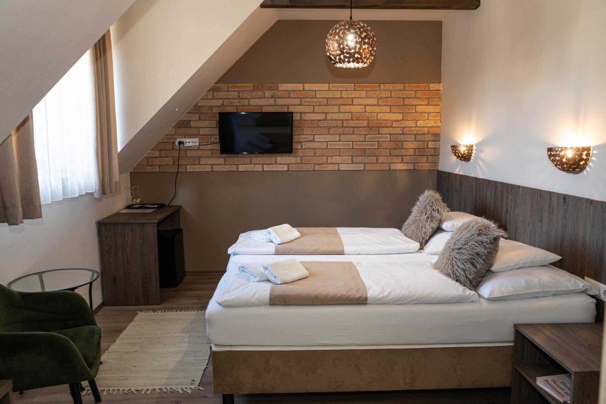 Bed and Breakfast Dreko Panzió&Borbisztró Győrújbarát Exterior foto